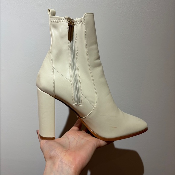 ALDO AUDRELLA HEELED ANKLE BOOTS IN ECRU-WHITE - Picture 4 of 7